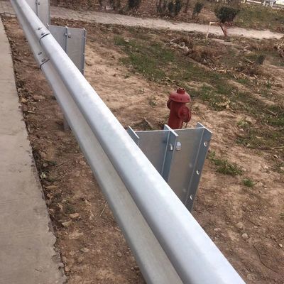 Postes de guarda de estradas galvanizados a quente anti-corrosivo para sistema de proteção rodoviária