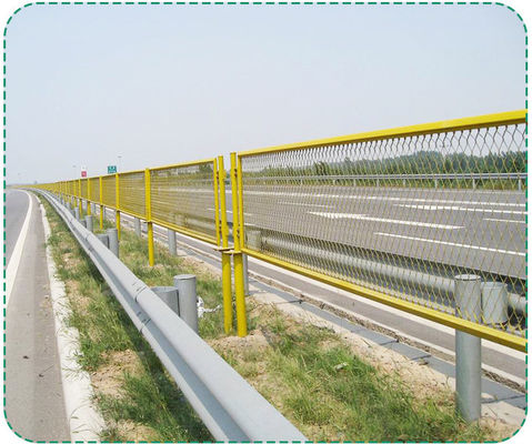 Segurança rodoviária vedação de arame farpado galvanizado revestido de pó anti-brilho para rodovias