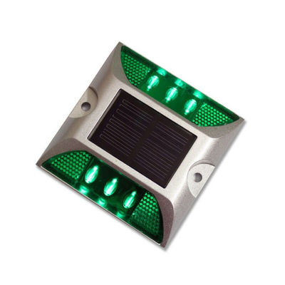 Insulação solar de alumínio embutida olhos de gato rodoviário para sinal de cone rodoviário 104 * 123 * 23mm