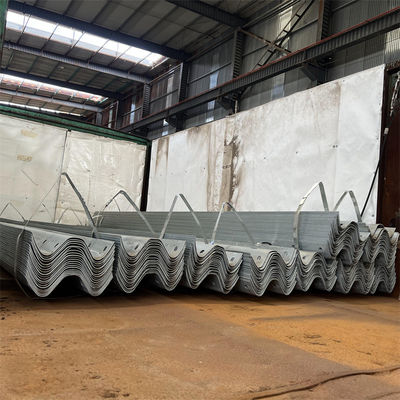 Corrimão de estrada galvanizado a quente com desempenho personalizado Q235 Q345