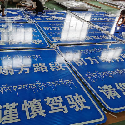 Folha refletora personalizada para sinalização rodoviária de alta visibilidade