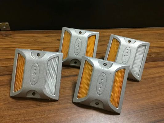 Dimensão personalizada Cast Alumínio Rod Stud Refletor Olho de Gato Feito em com 50cm de altura