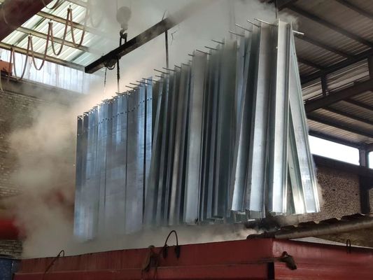 Tecnologia Grelha de proteção de feixe W laminada a frio galvanizada a quente para segurança rodoviária