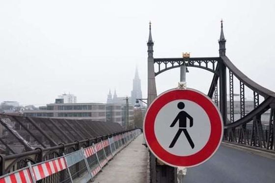 Sinalização rodoviária de aço de fita refletora personalizada para segurança e visibilidade rodoviária