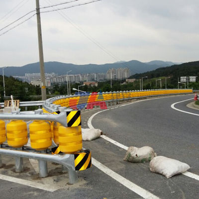 Barreira de segurança rodoviária revestida de pó galvanizado com estrutura e rolos de aço inoxidável