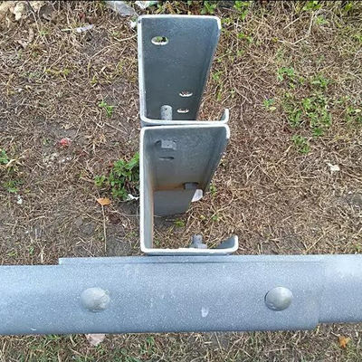 Q235 Q345 W Beam Guardrail Hot Dip Galvanized Guardrail Spacer para segurança rodoviária