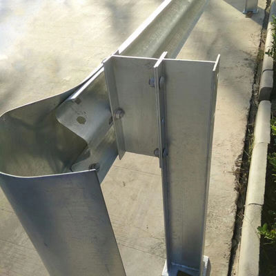 Segurança ao ar livre Galvanizado a quente Galvanizado W Beam Guardrail com aço H Post e espaçador