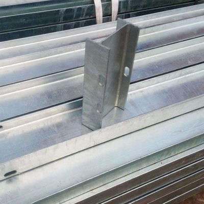 Segurança ao ar livre Galvanizado a quente Galvanizado W Beam Guardrail com aço H Post e espaçador