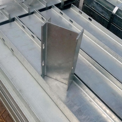 Segurança ao ar livre Galvanizado a quente Galvanizado W Beam Guardrail com aço H Post e espaçador