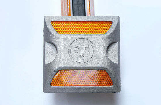 Faixa refletora de alumínio fundido quadrado Spike LED Road Stud para segurança rodoviária na rodovia
