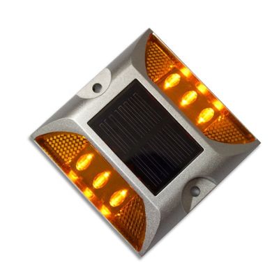 Marcação de estrada Luz solar para a segurança rodoviária em vermelho azul amarelo branco verde cor LED