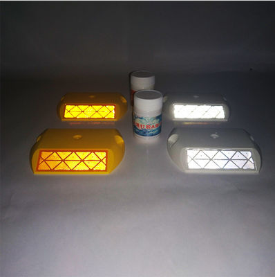 LED plástico olho de gato luz refletora solar rodoviário estribo feito de PVC altamente visível