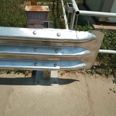 Segurança externa Estrada de aço galvanizado Guarda-corredor Ponte termina com segurança no trânsito