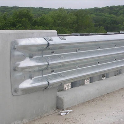 Segurança externa Estrada de aço galvanizado Guarda-corredor Ponte termina com segurança no trânsito