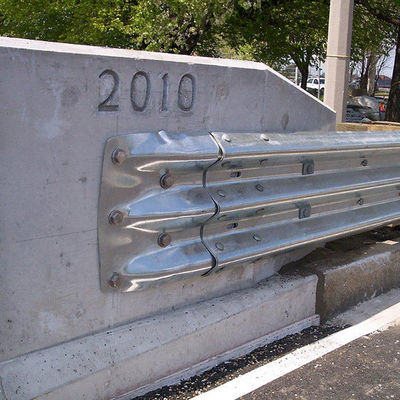 Segurança externa Estrada de aço galvanizado Guarda-corredor Ponte termina com segurança no trânsito