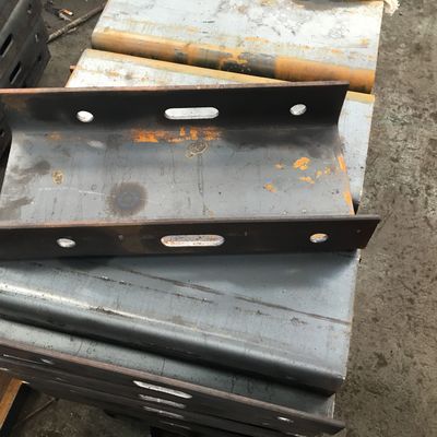 Espaçador galvanizado W Beam Highway Guardrail para segurança rodoviária e revestimento em pó
