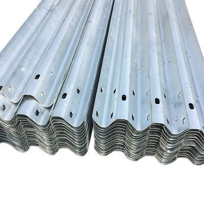 CE/BV/ISO 18001 Certificado W Beam 2 Curva de proteção de aço flexível para barreira de colisão na estrada