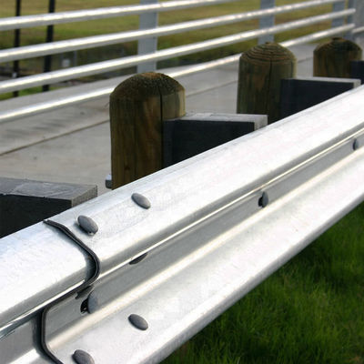 Hot Dip Zinc Coated Galvanized Highway Guardrail AASHTO M180 Certificado e personalizado