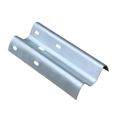 Q235 Ferro Cor Customizado W Beam Highway Guardrail Para Proteção de Segurança Externa