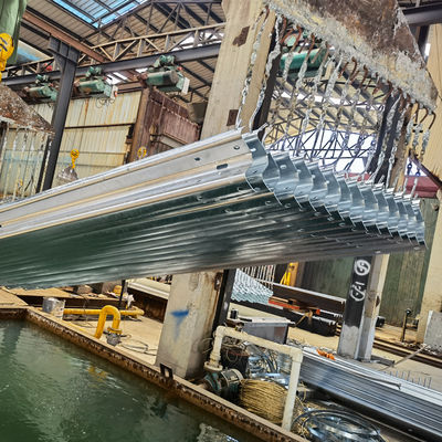 ISO 9001 W Beam Anti Collision Guardrail Galvanizado de aço Highway Guardrail