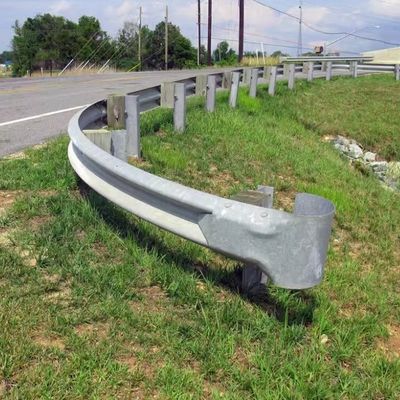 Segurança do Tráfego em Estradas de Estrada personalizada W Beam Steel Guardrail Hot Dip Galvanized Q235 Q345
