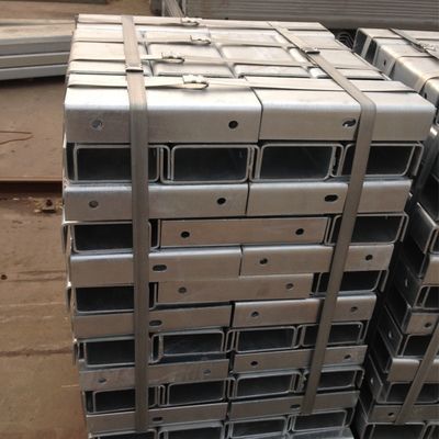 Postes e espaçadores de canais U revestidos com pó galvanizado para barreiras de trânsito de aço de zinco