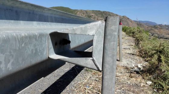 Bloqueador de caixa corrugada galvanizado a quente e W-Beam Highway Guardrail personalizado
