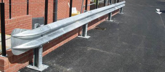 Anti-corrosivo revestido galvanizado galvanizado de cauda de peixe ondulada para guarda rodoviária