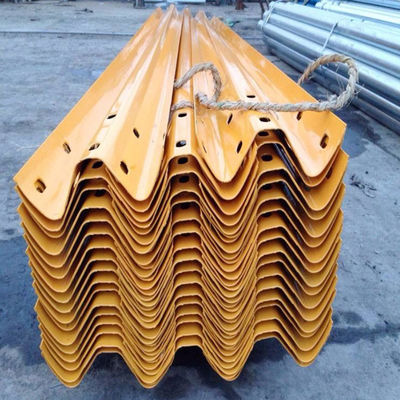 Q235 Q345 Aço personalizado W Beam Guardrail Barreira rodoviária Barreira rodoviária