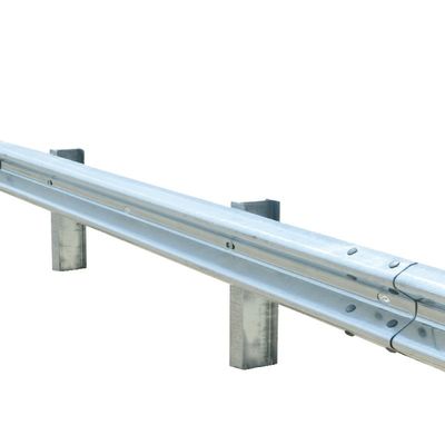 Q235 Q345 Segurança rodoviária Ferro revestido de zinco W-Beam Guardrail para barreira de tráfego rodoviário