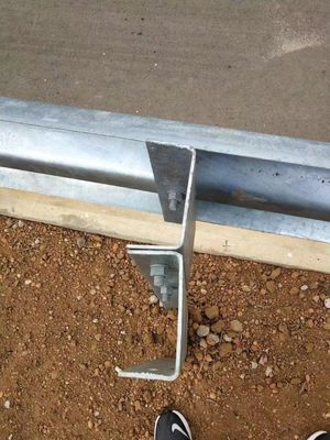Rodoviário de proteção galvanizado por imersão quente U Post e U Spacer para segurança rodoviária galvanizado por imersão quente