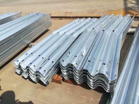 Barreira de proteção de feixe W de revestimento de zinco personalizado para barreira de segurança rodoviária na rodovia Q235