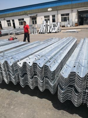 Segurança rodoviária corrimão galvanizado com material galvanizado a quente e laminado a frio Q235 Q345
