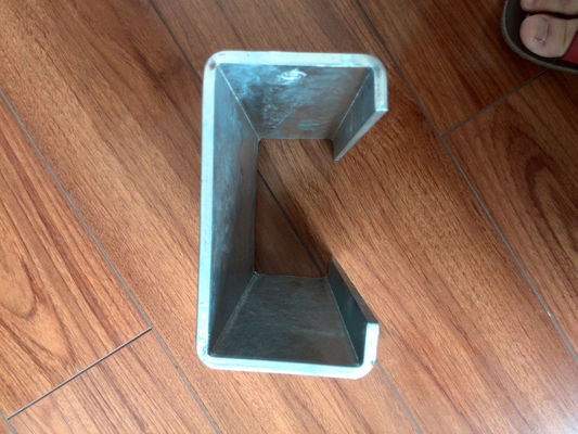 Galvanizado a quente U Spacer/Channel Spacer Highway Guardrail fabricado pela China