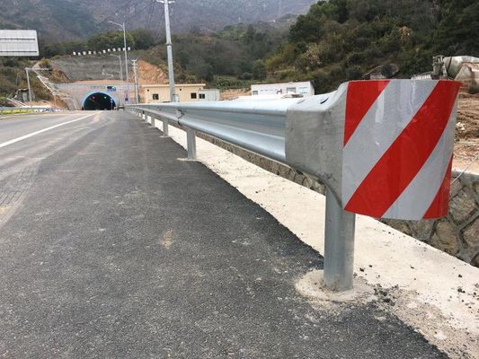 Segurança Barreira Guarda Ferroviária W-beam Bullnose End Highway Guardrail Round Terminal End Barreira de tráfego