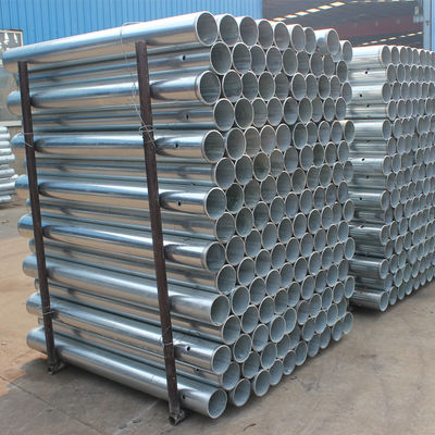 Postes galvanizados a quente e espaçadores de aço para resistência à corrosão
