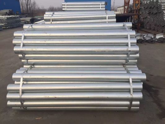 Postes galvanizados a quente e espaçadores de aço para resistência à corrosão