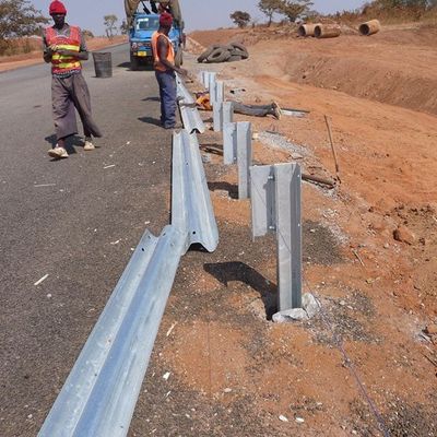 Corrimão de estrada U Post e Corrimão de aço de espaçamento personalizado para Q235 Q345