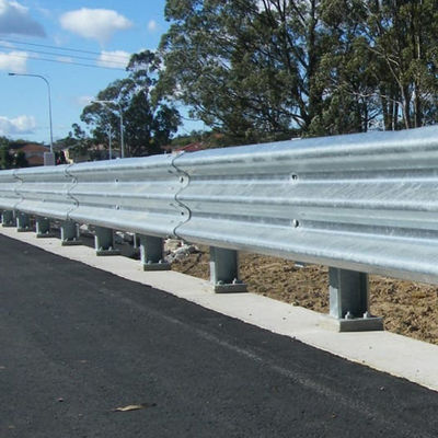 Corrimão de aço de vigas galvanizadas a quente e laminadas a frio para proteção de rodovias de alta velocidade