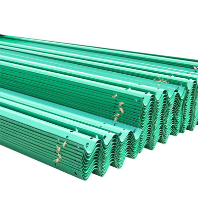 Segurança rodoviária W-Beam Guardrail com material Q235 Q345 e padrão AASHTO M-180