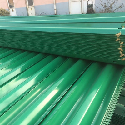 Corrimão galvanizado de estrada com revestimento de zinco 550-600 g/m2 e acabamento revestido em pó