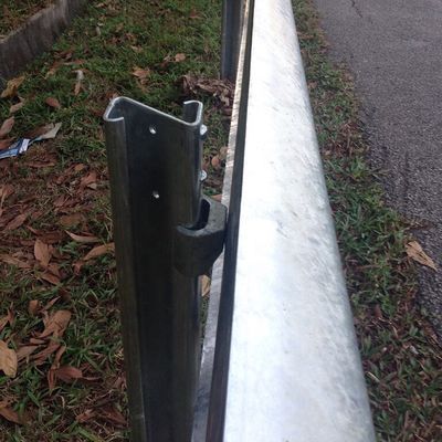 Alta Durabilidade Z Forma Rodoviária Postes de guarda com acabamento revestido de pó galvanizado