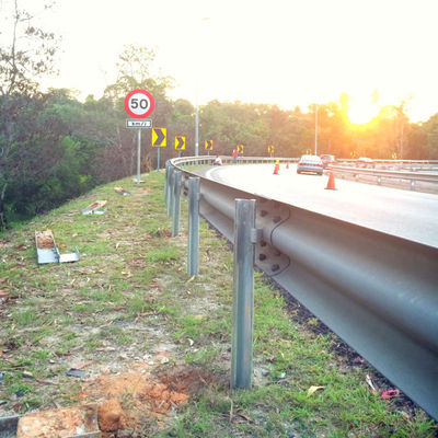 Alta Durabilidade Z Forma Rodoviária Postes de guarda com acabamento revestido de pó galvanizado
