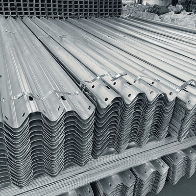 Barreira de segurança de trânsito galvanizada de rodovia de mergulho quente com certificação ISO