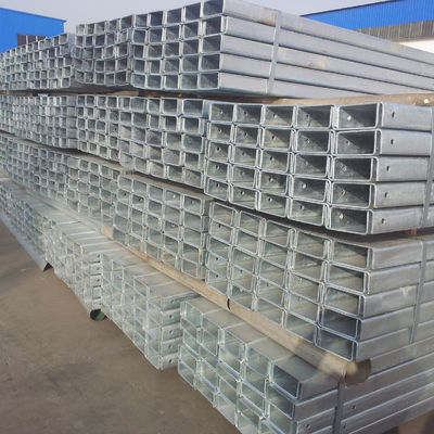 Aço galvanizado a quente Q235 Q345 Corrimão de proteção tipo U para a segurança do tráfego rodoviário
