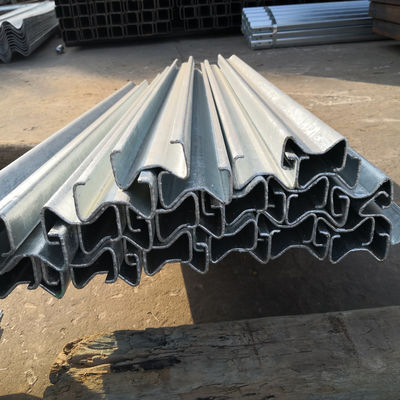 Postes de aço Metal Sigma galvanizado a quente personalizados para corrimão rodoviário