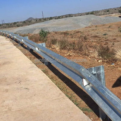 Estrada de trânsito Barreira de aço Grelha de proteção galvanizada da rodovia para proteção anticorrosiva