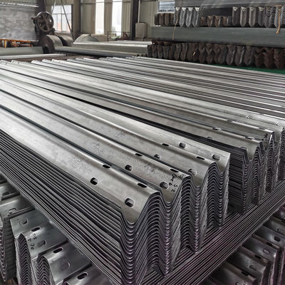 Segurança rodoviária Estrada Galvanizado GS4 guarda-roupa com barreira de aço ondulado