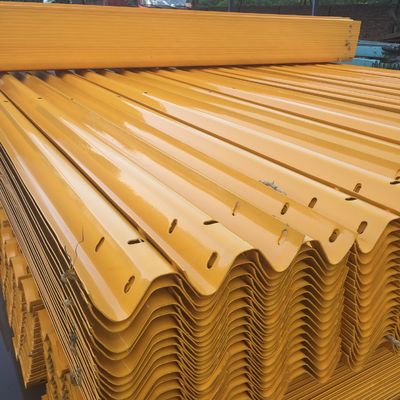 Segurança rodoviária 550g Zinc revestido corrugado Highway Guardrail com design personalizado
