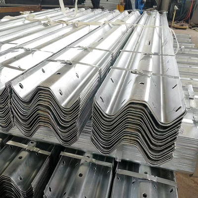 Segurança rodoviária Aço inoxidável W Beam Guardrail com design competitivo e personalizado